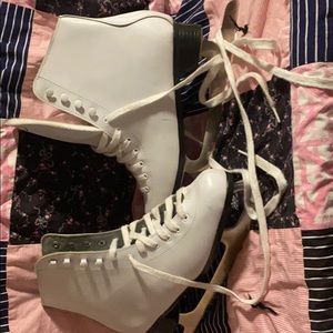 Size 9 ice skates DBX